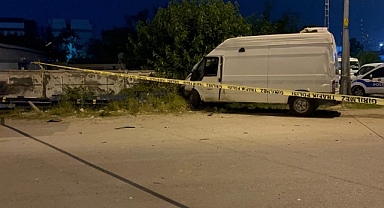 Otobüsle Çarpışan Aracın Sürücüsü Yaralandı