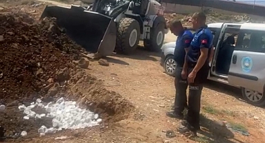 REYHANLI’DA SAĞLIKSIZ ÜRÜNLER İMHA EDİLDİ