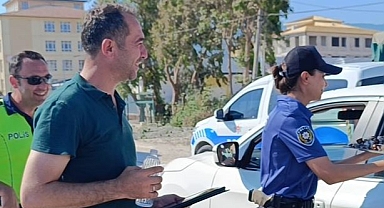 Samandağ'da polis ekipleri vatandaşların bayramını kutladı