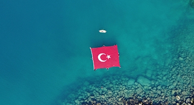 15 Temmuz dolayısıyla denizde Türk bayrağı açıldı