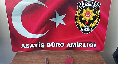 Aracın Önünde Bıçakla Bekleyen 2 Kişi Tutuklandı