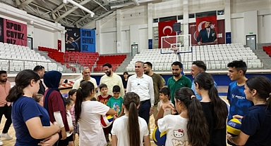 ÇELİK’TEN GENÇLİK MERKEZİNE ZİYARET