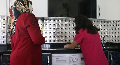 DEPREMZEDE ÇOCUKLAR AİLE ŞEFKATİNE KAVUŞTU