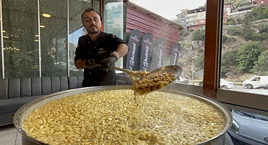 Esnaf 5 Bin Kişiye Aşure Dağıttı