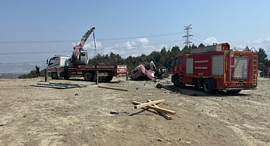 Freni Patlayan Vinç İki Aracı Biçti