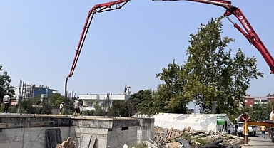 Hatay'da vatandaşlar depremde yıkılan caminin yeniden inşasına destek veriyor