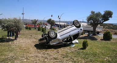 Otomobil İle Hafif Ticari Araç Çarpıştı; 2 Kişi Yaralandı