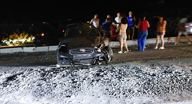 Otomobil Refüje Çarptı, Sürücüsü Yaralandı