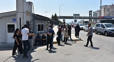 Otomobilin çarptığı baba ve oğlu öldü