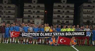 Takımlar Sahaya “Şehitler Ölmez Vatan Bölünmez” Pankartıyla Çıktı