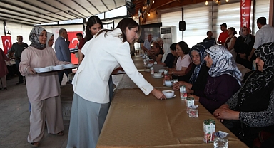 Ulu Çınarlarla Aşure Bereketi Paylaşıldı