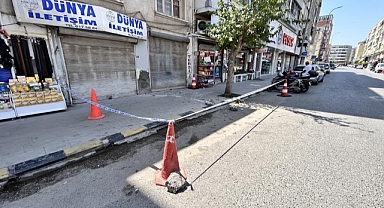 Binadan Kopan Taş Parçaları Korkuttu