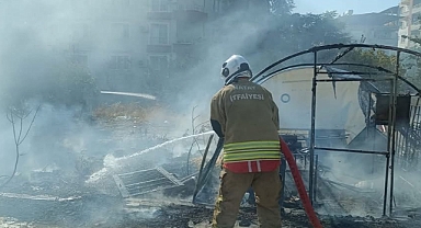 Depo Olarak Kullanılan Çadır Kül Oldu