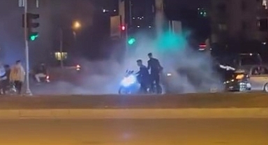 Düğün Konvoyunda Motosikletli Tozu Dumana Kattı