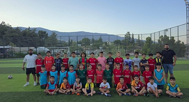 Ekinci Spor Futbol Okulu’nda Geleceğin Yıldızları Sahada Yetişiyor