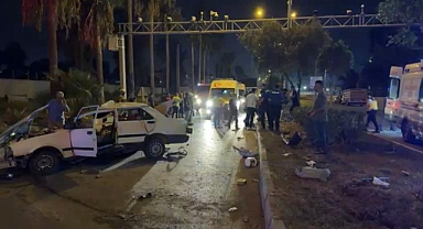 Elektrik Direğine Çarpan Tofaş Hurdaya Döndü