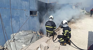 Fabrikanın Deposunda Yangın Çıktı