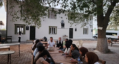 Gençler Mini Piknikte Bir Araya Geldi