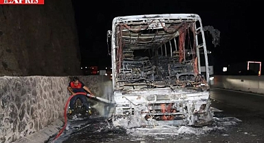 HATAY'DA YOLCU OTOBÜSÜ ALEVLERE TESLİM OLDU!