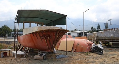 Hataylı Balıkçı Gemi Parçalarını Motoryatlara Dönüştürüyor