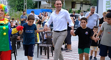 Her Mahallede Bir Gülüş, Her Gülüşte Bir Umut