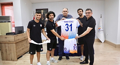 İskenderunspor’dan Başkan Dönmez’e Forma