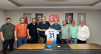 İskenderunspor’dan Onursal Başkan Abdulkadir Özel’e Ziyaret