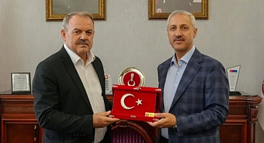 Memur-Sen’den MKÜ Rektörü Eren’e Ziyaret