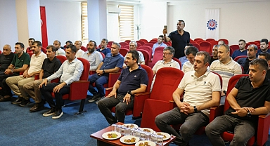 MİLLETVEKİLİ KARA EMEĞİN YANINDA