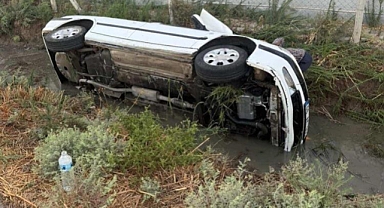 Otomobil Sulama Kanalına Uçtu