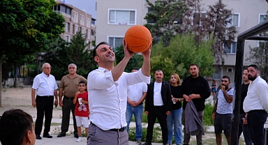 ÖZGÜN MİNİKLERİ GÜLDÜRDÜ