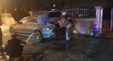 Park Halindeki Otomobil Kundaklandı