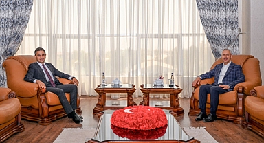 Rektör Eren, Defne Kaymakamı Murat'ı Ağırladı