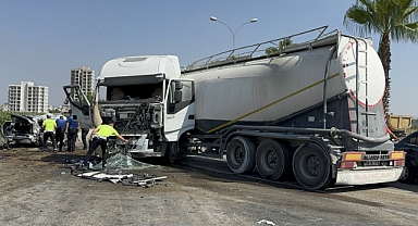 Tankerin trafik ışıklarında bekleyen araçlara çarptığı kazada 2 kişi yaralandı