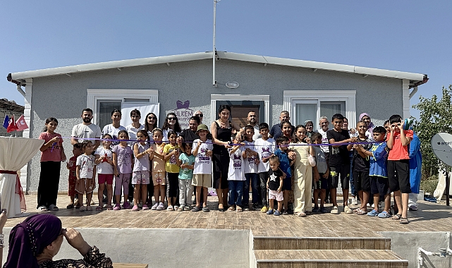 Ülkem Okuyor Derneğince Yaptırılan Ev, Depremzede Aileye Verildi