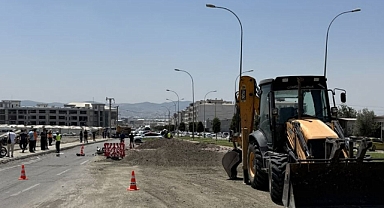 Üzerinden iş makinesi geçen motosiklet sürücüsü öldü