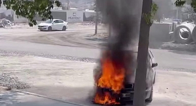 Yanan Otomobilin İmdadına Beton Mikseri Yetişti