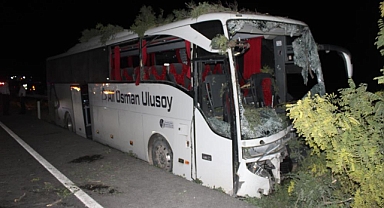 Yolcu Otobüsü Kaza Yaptı: Ölü Ve Yaralılar Var