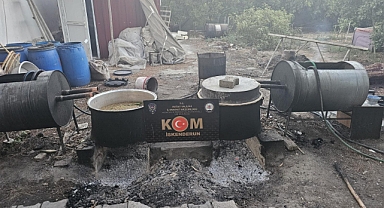 2 Ton 940 Litre Boğma Rakı Ele Geçirildi