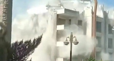 9 Katlı Bina Yerle Bir Oldu