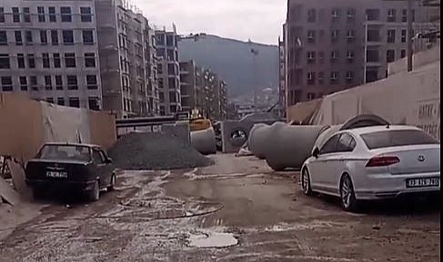 Antakya’da Yol Kapatmalarına Vatandaştan Tepki