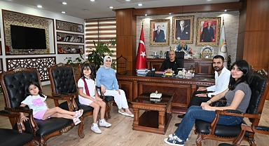 BAŞKAN GÜL BAŞARILI ÖĞRENCİYİ AĞIRLADI