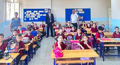 Çınarlı İlkokulu Öğrencilerine Kırtasiye Desteği