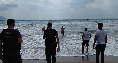 Denize Giren 2 Kardeşten 1'i Boğuldu