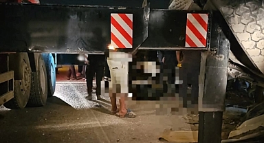 Devrilen Hafriyat Kamyonunun Sürücüsü Öldü