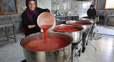 Domates Salçası Aile Ekonomisine Katkı Sağlıyor