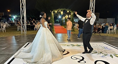 Ganalı Gelin, Çiftetelli Oynayarak Düğünün Tadını Çıkarttı