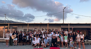 Hatay’da Çocukların Öncülüğünde Renkli Sörf Festivali