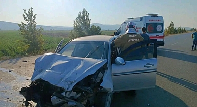 Hatay’da Otomobille, Traktör Çarpıştı 
