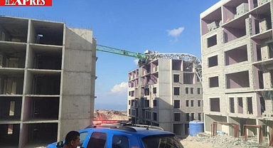 İnşaatta Şok Görüntü: Yürekleri Ağıza Getiren Vinç Kazası!